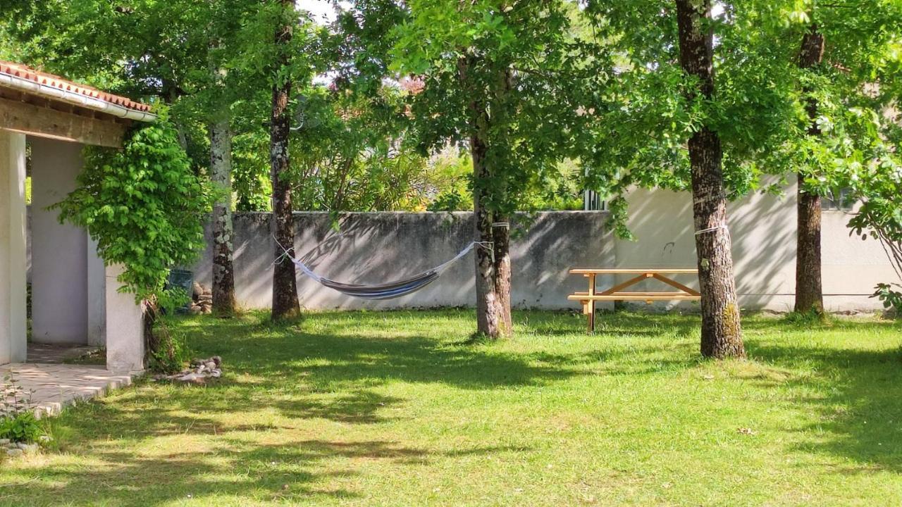 Maison A 8 Min A Pied De La Plage Avec Jardin Clos Et Ombrage Сен-Жорж-д'Олерон Екстериор снимка